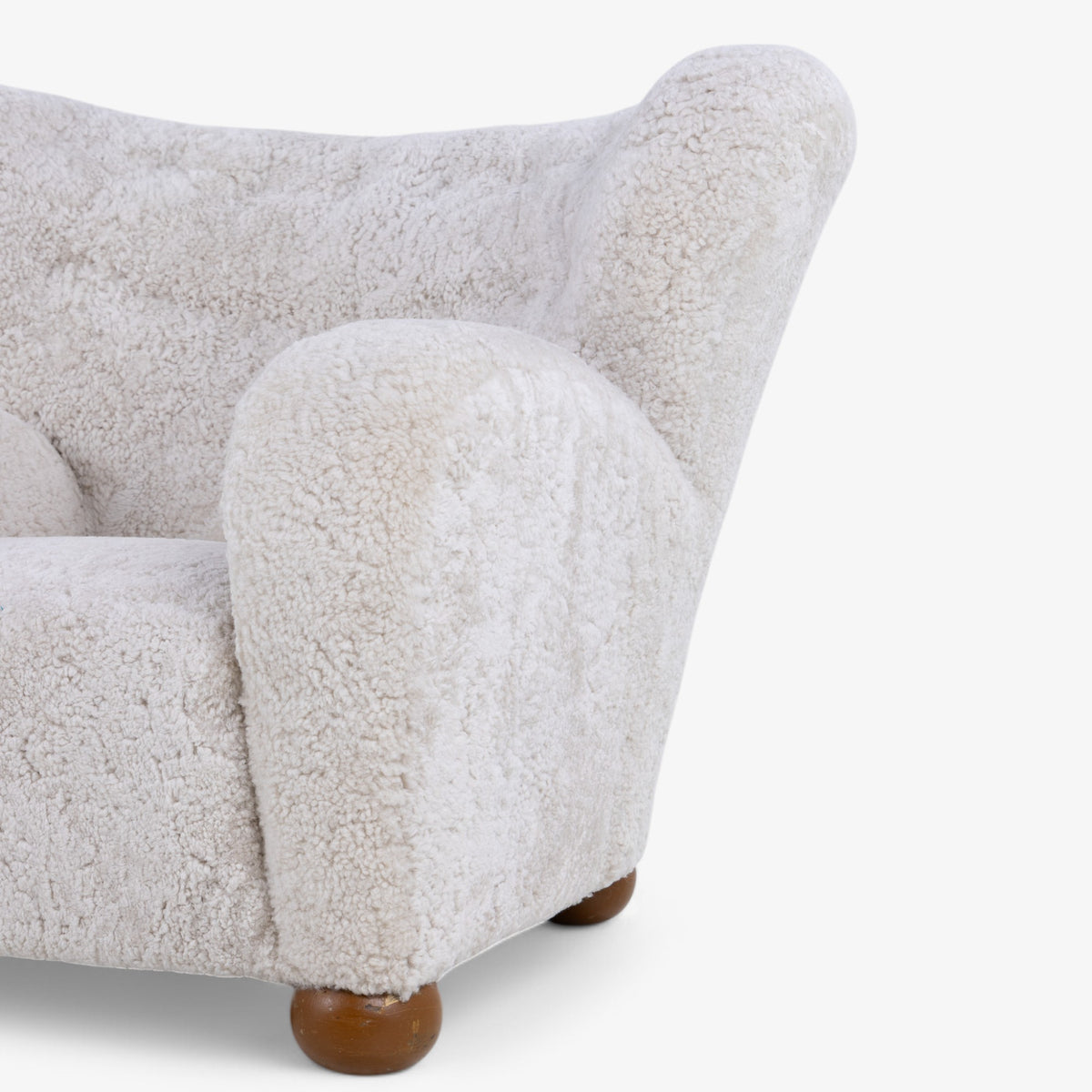 Aulanko' easy chair in lambskin