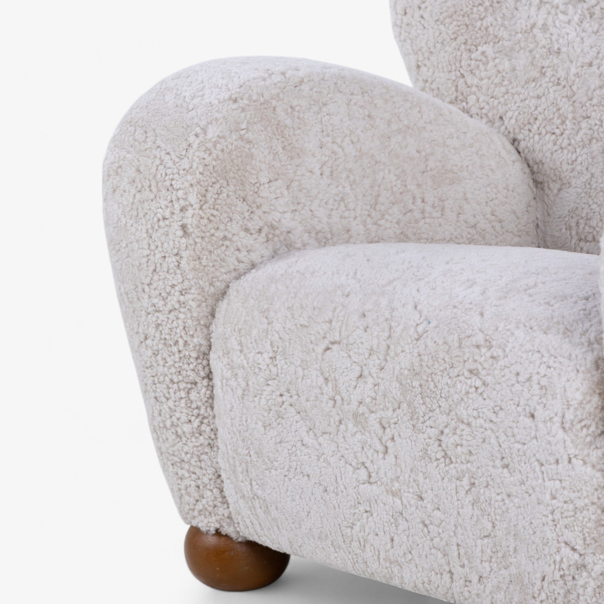 Aulanko' easy chair in lambskin