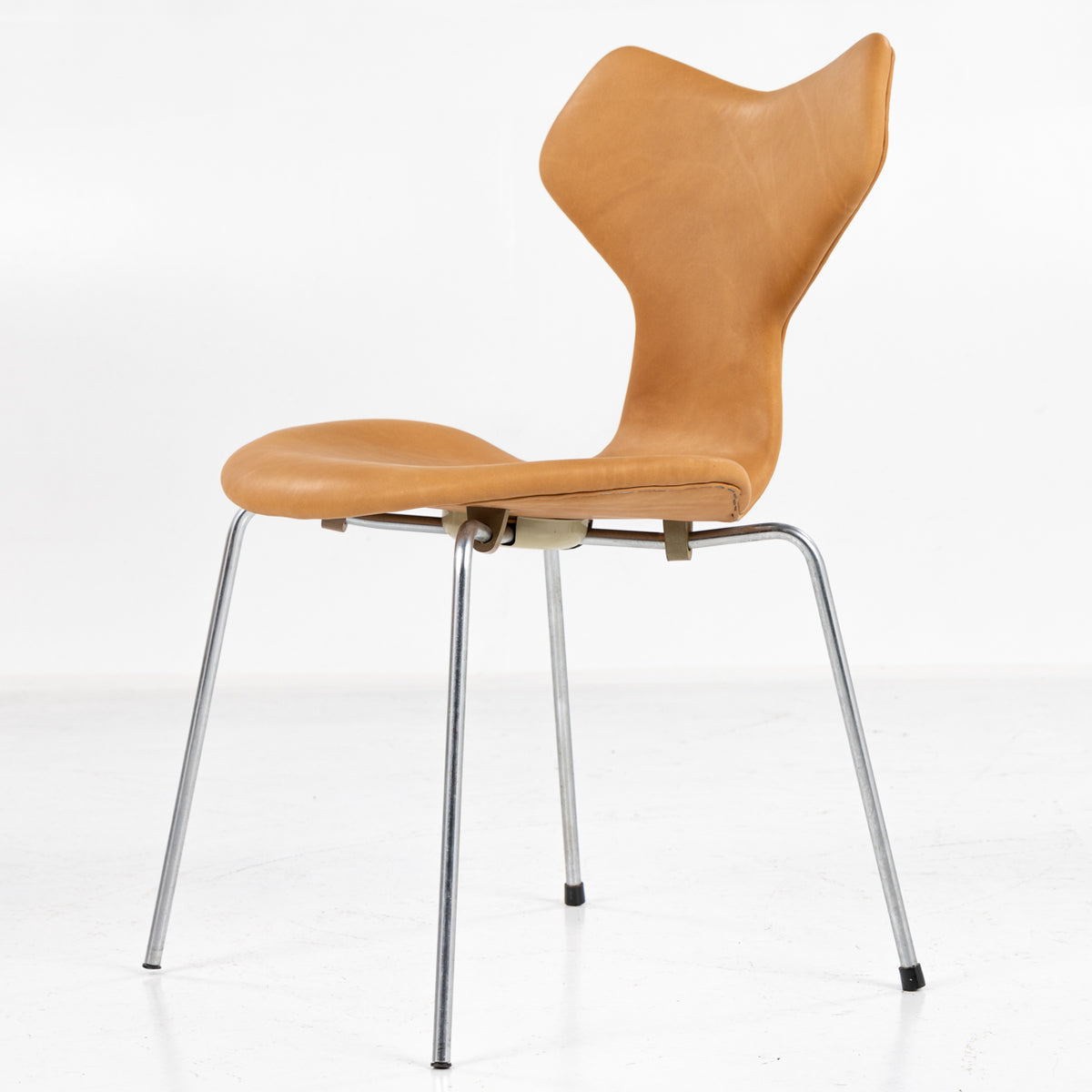 AJ 3130 - 'Grand Prix' dining chair in new leather