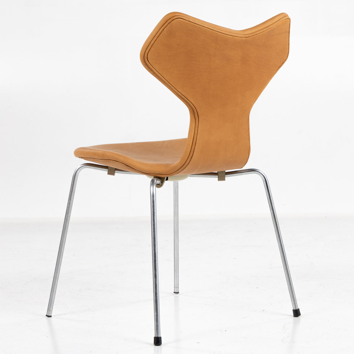 AJ 3130 - 'Grand Prix' dining chair in new leather