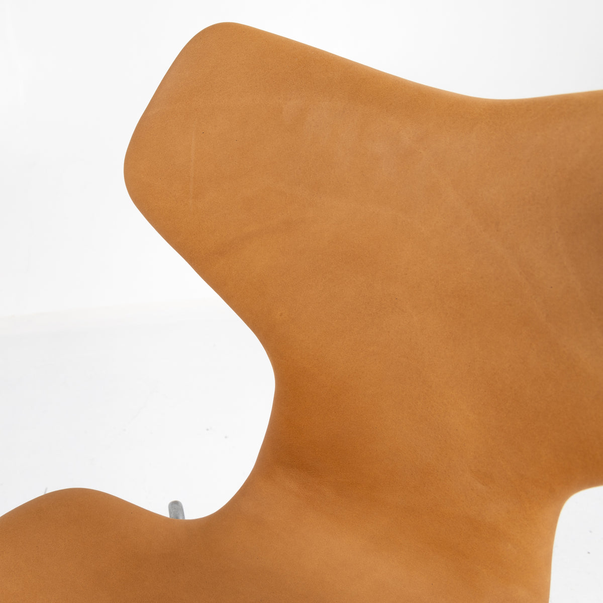 AJ 3130 - 'Grand Prix' dining chair in new leather