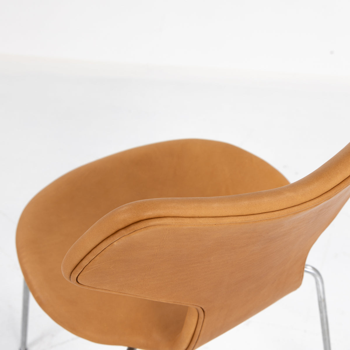AJ 3130 - 'Grand Prix' dining chair in new leather