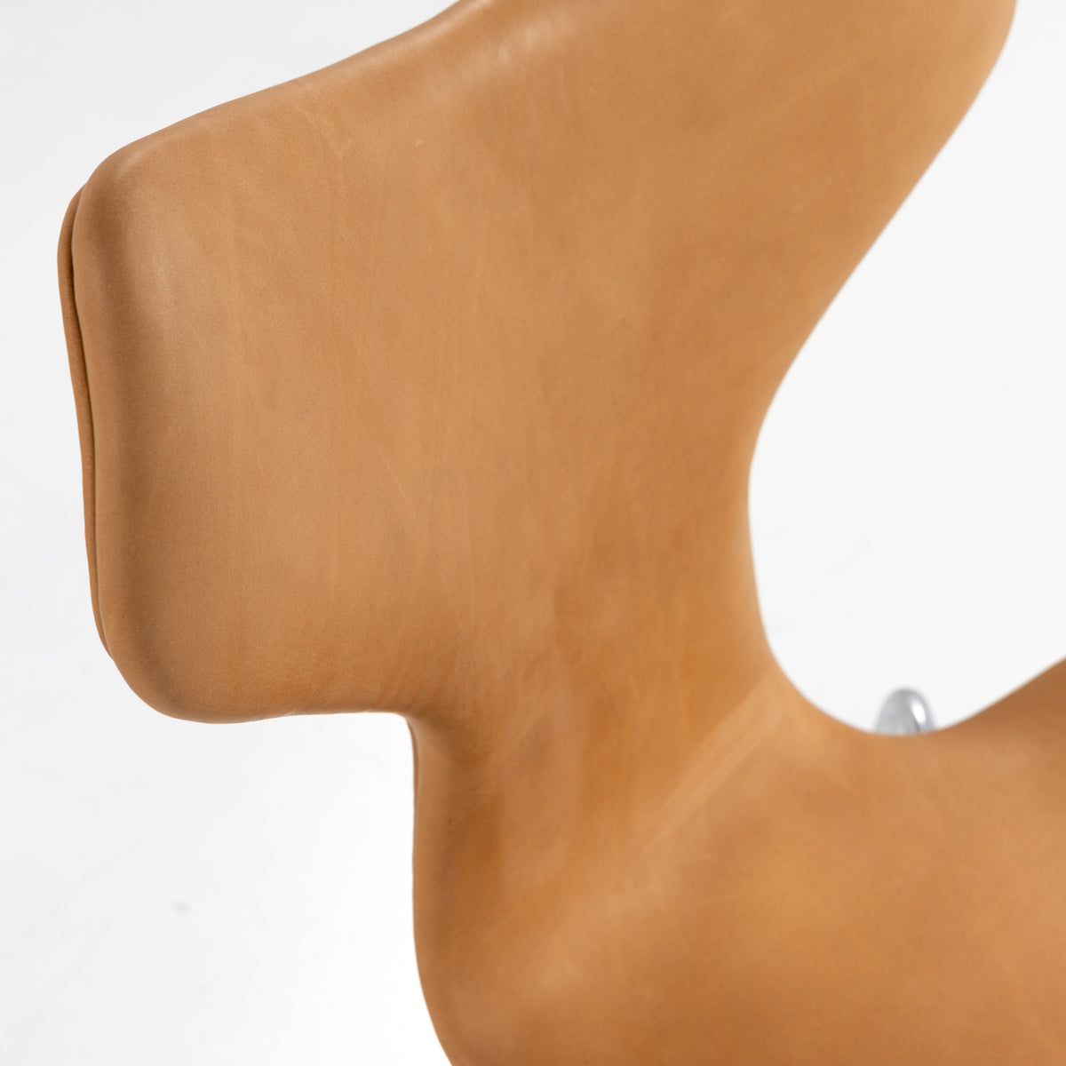 AJ 3130 - 'Grand Prix' dining chair in new leather