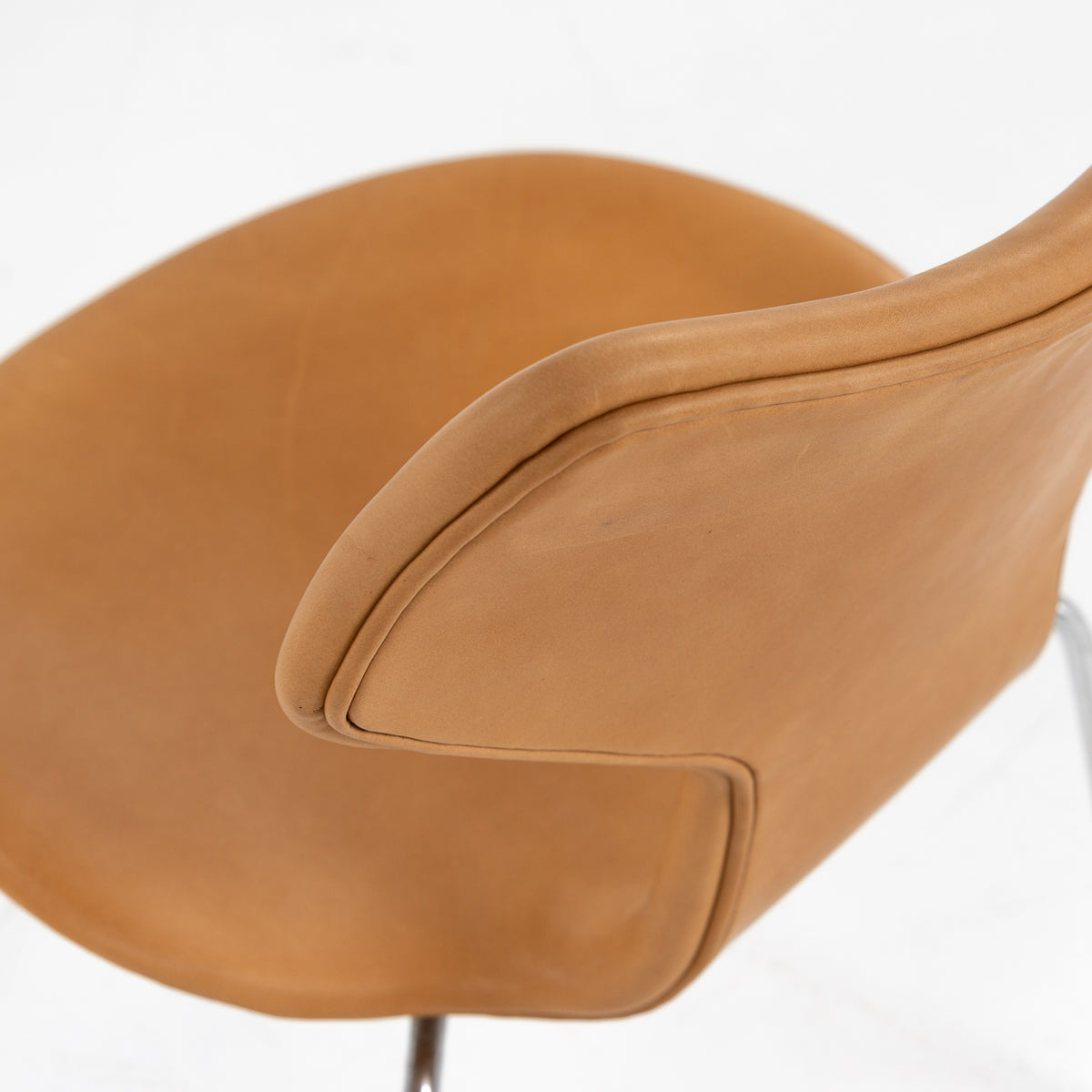 AJ 3130 - 'Grand Prix' dining chair in new leather