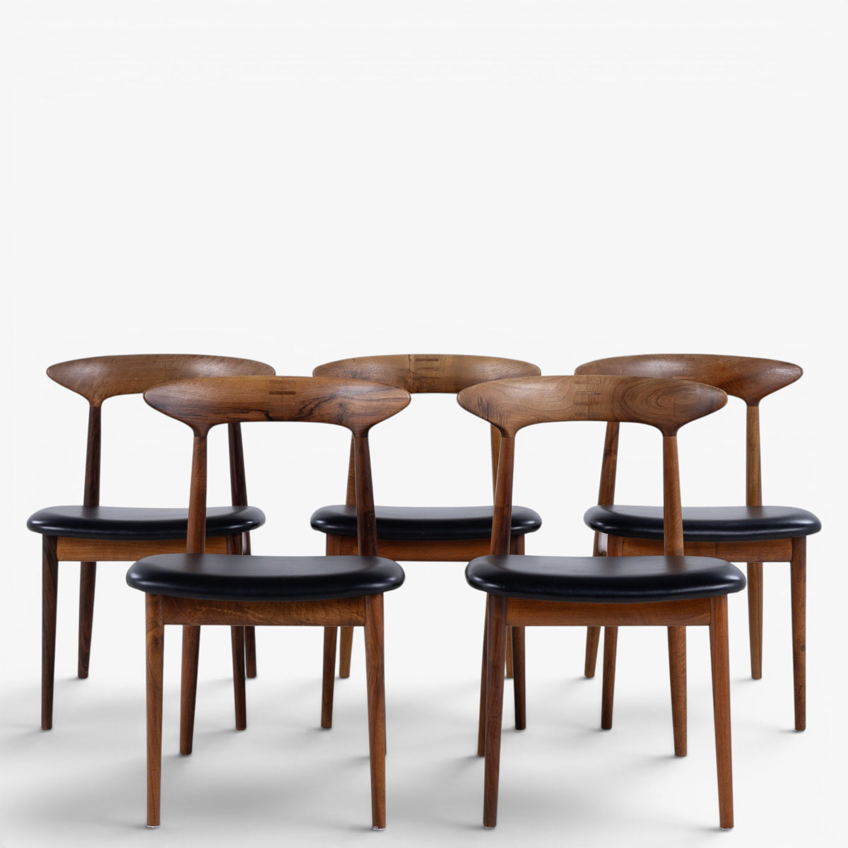 Dining chair in walnut