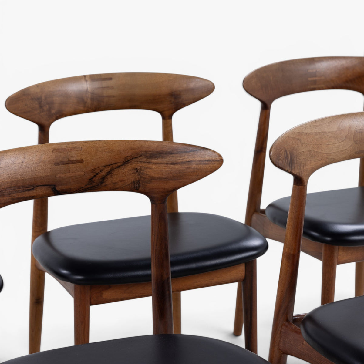Dining chair in walnut