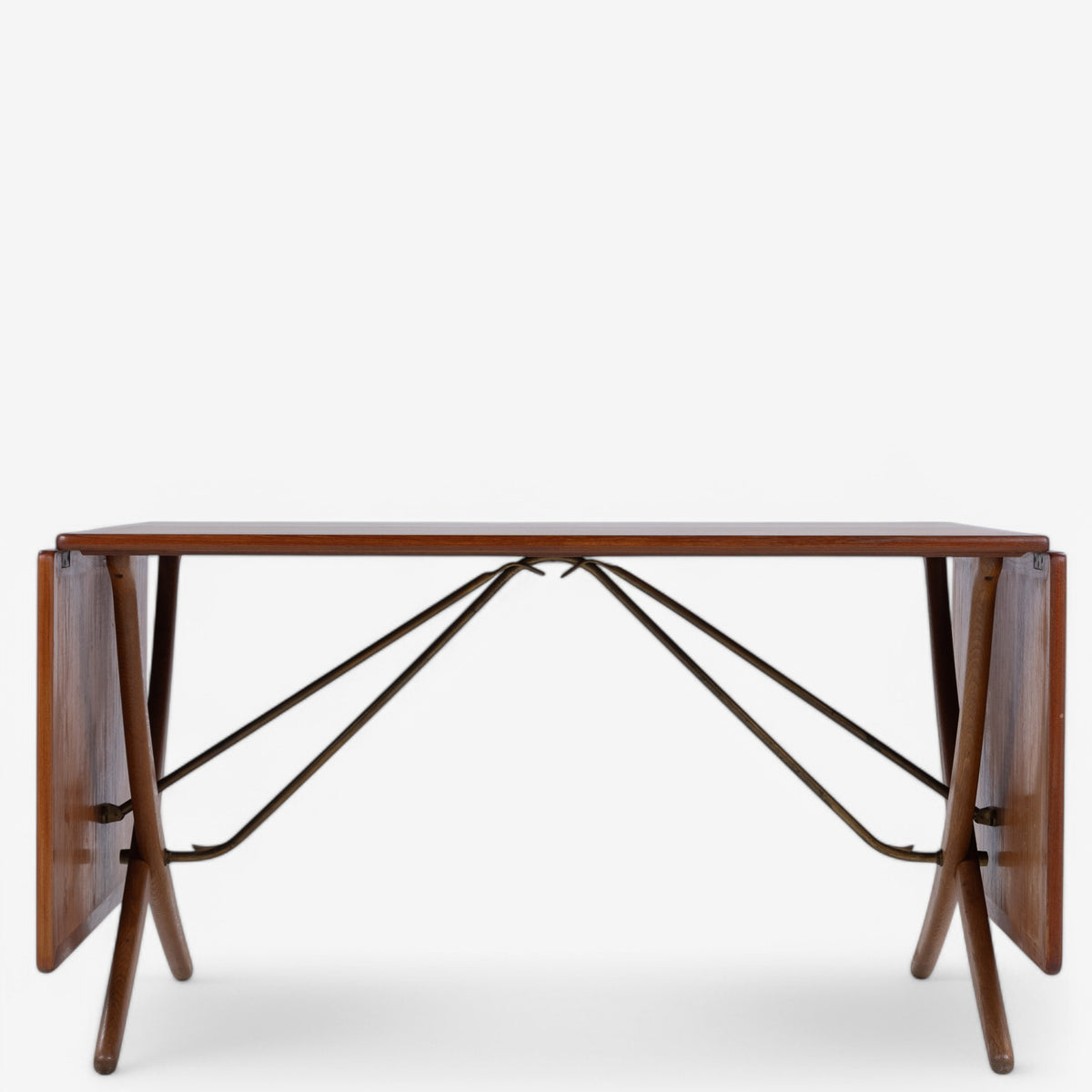 AT 304 - Dining table in teak
