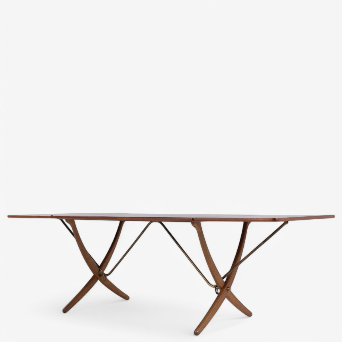 AT 304 - Dining table in teak