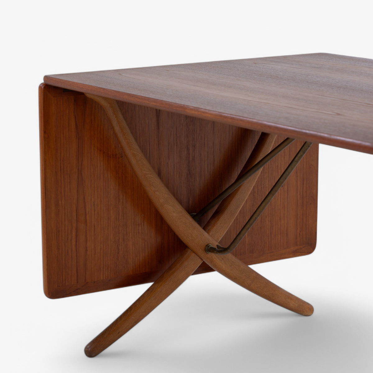 AT 304 - Dining table in teak