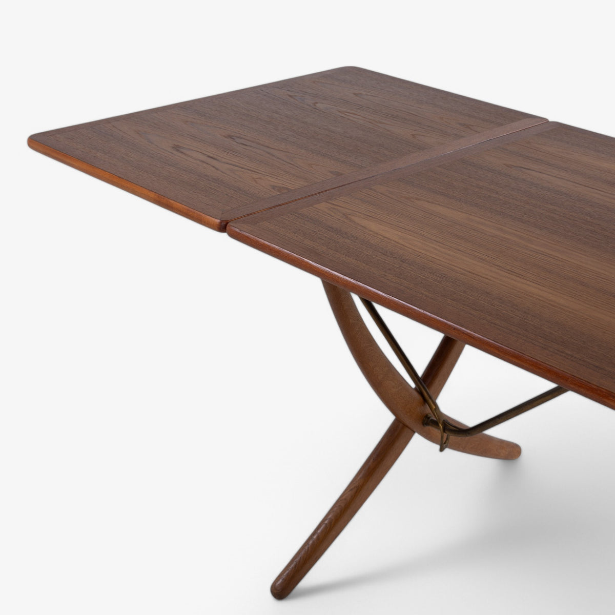 AT 304 - Dining table in teak
