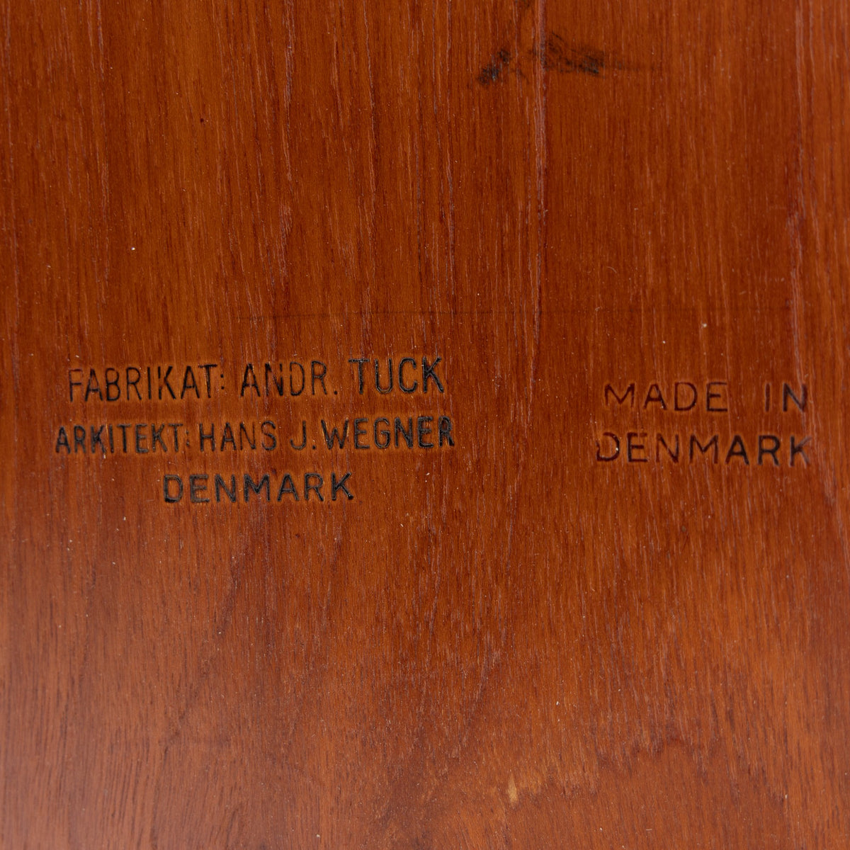 AT 304 - Dining table in teak