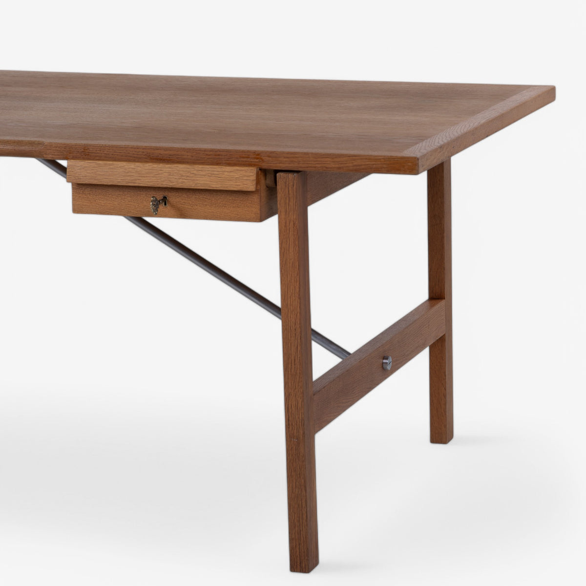 AT 325A - Freestanding desk in oak