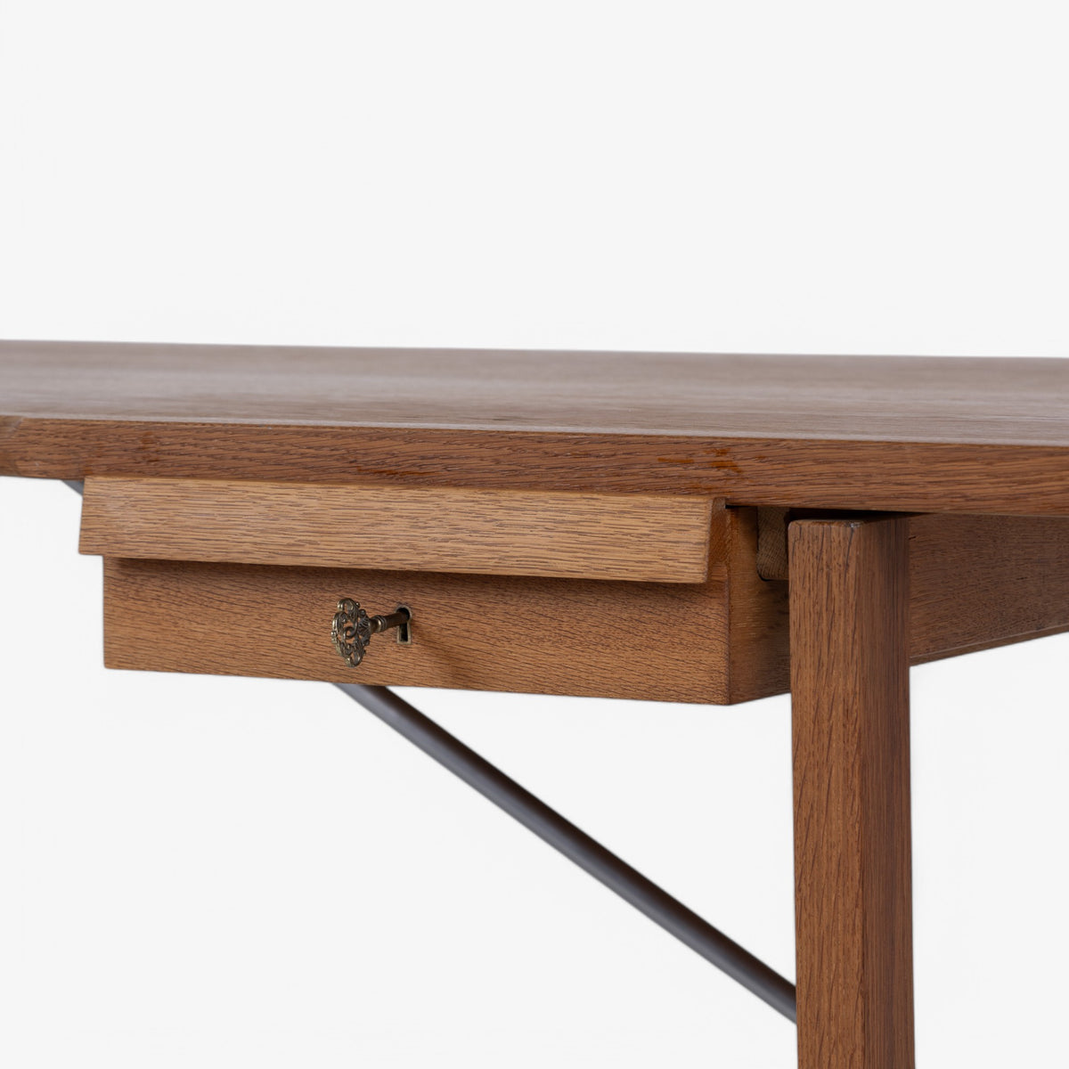 AT 325A - Freestanding desk in oak