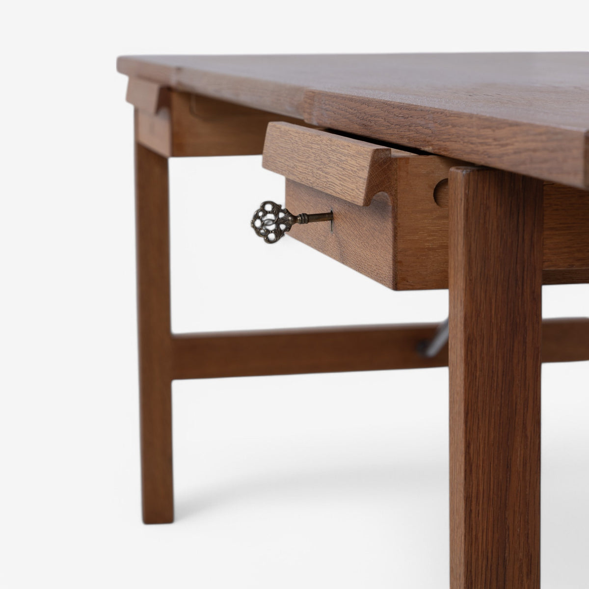 AT 325A - Freestanding desk in oak