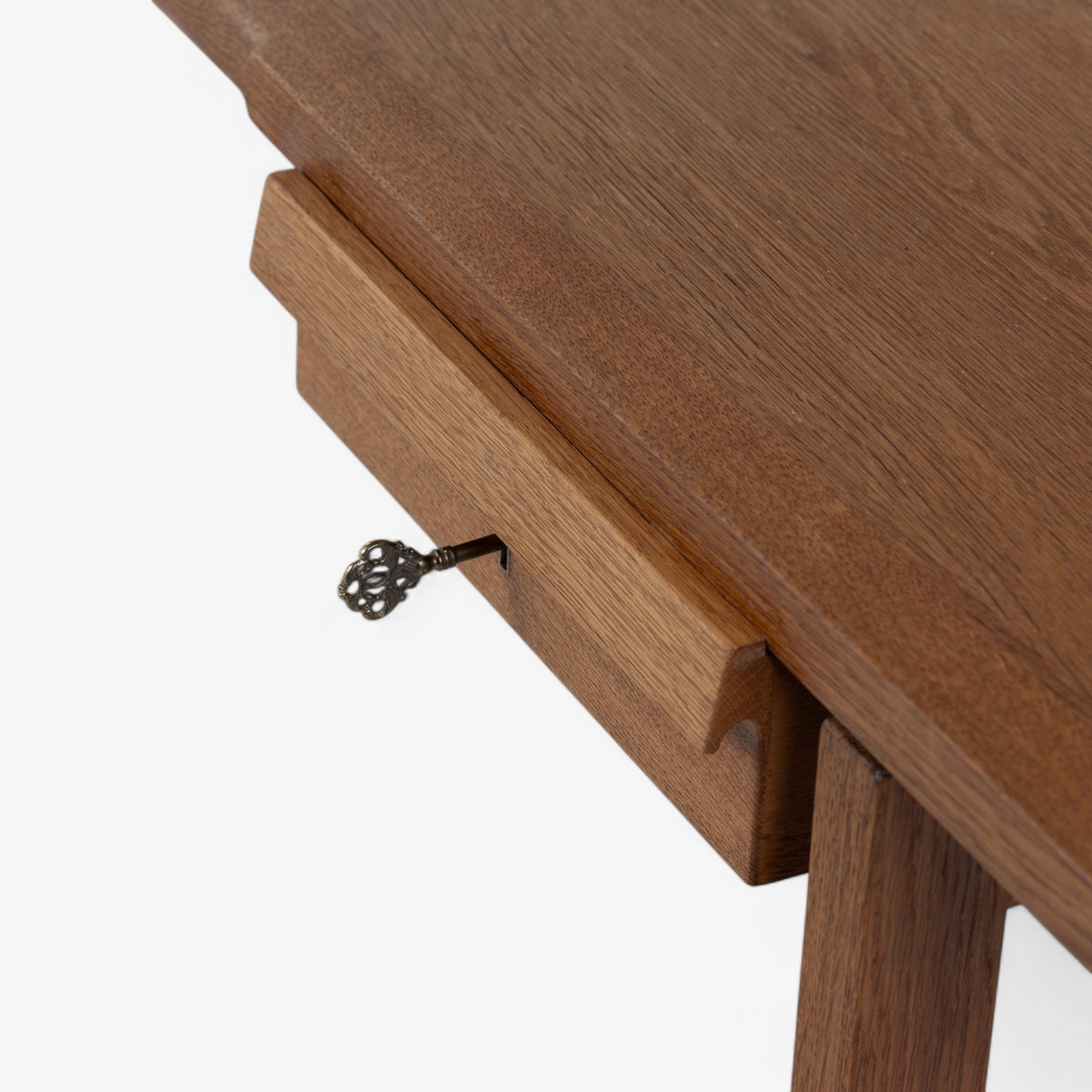 AT 325A - Freestanding desk in oak