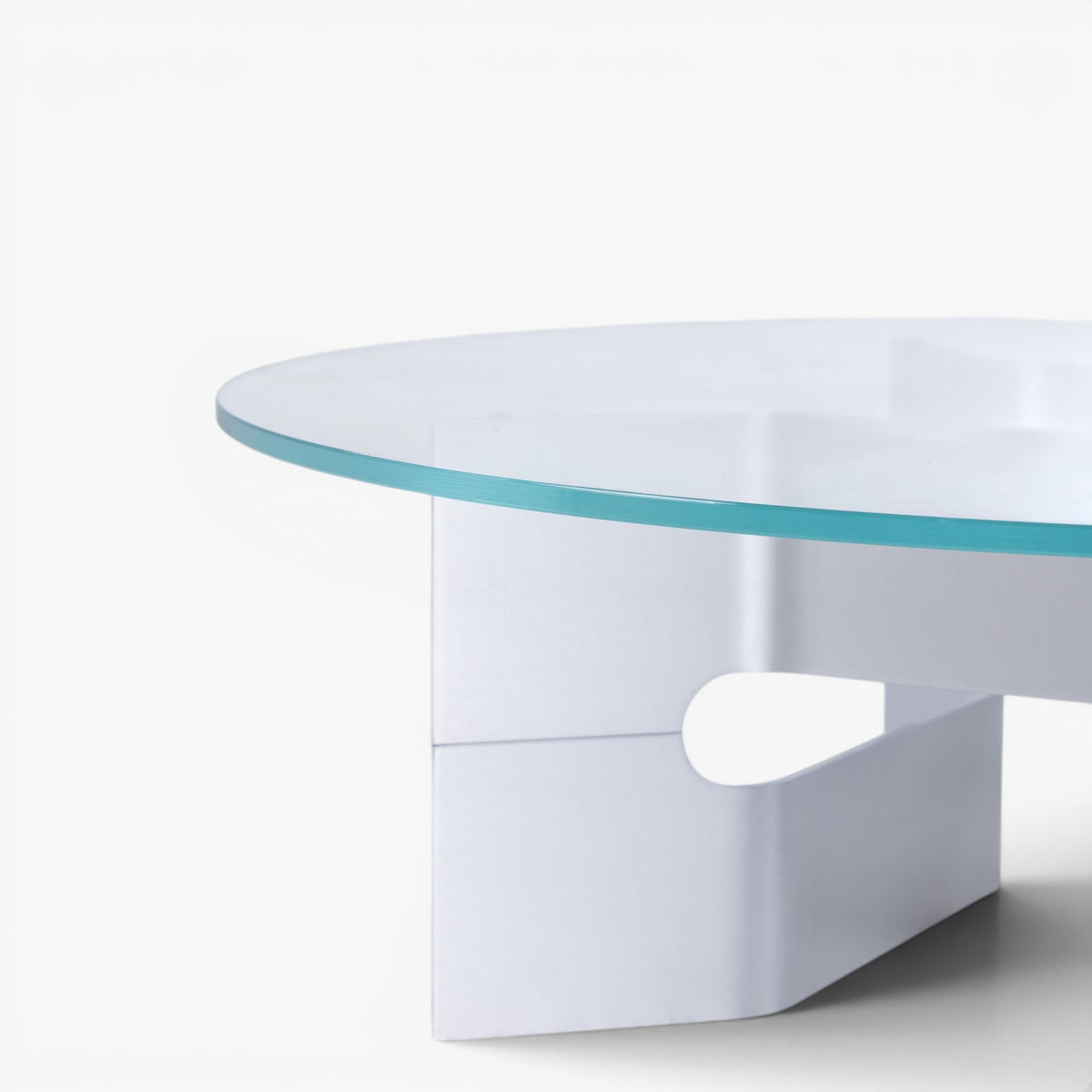 Coffee table w. glass top