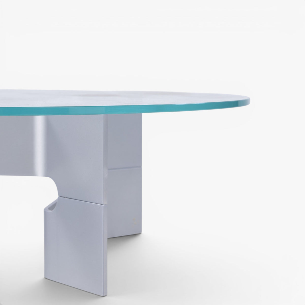 Coffee table w. glass top