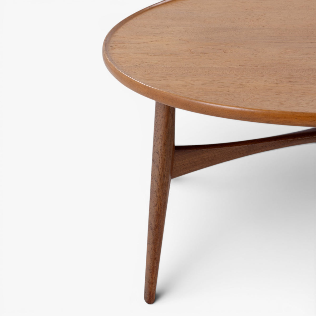 Round coffee table in teak