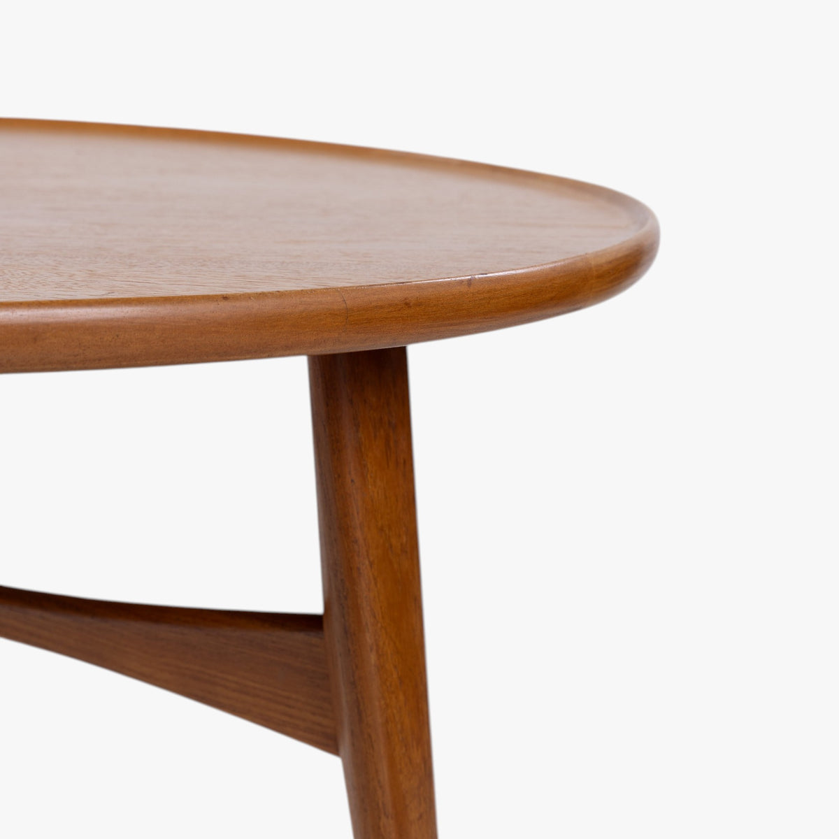 Round coffee table in teak