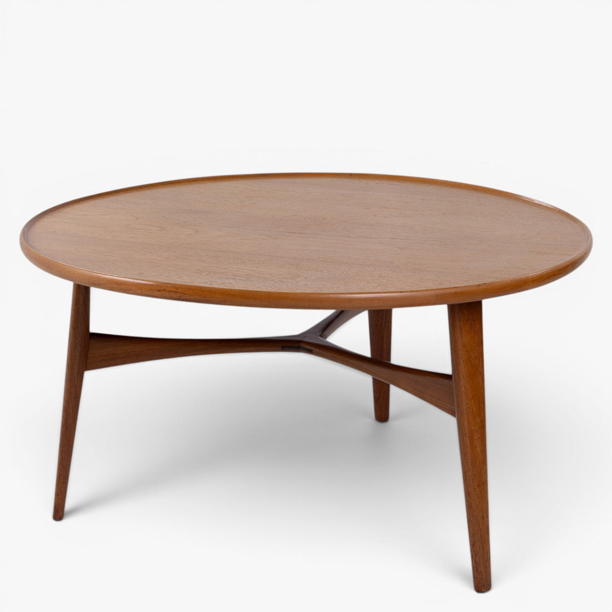 Round coffee table in teak