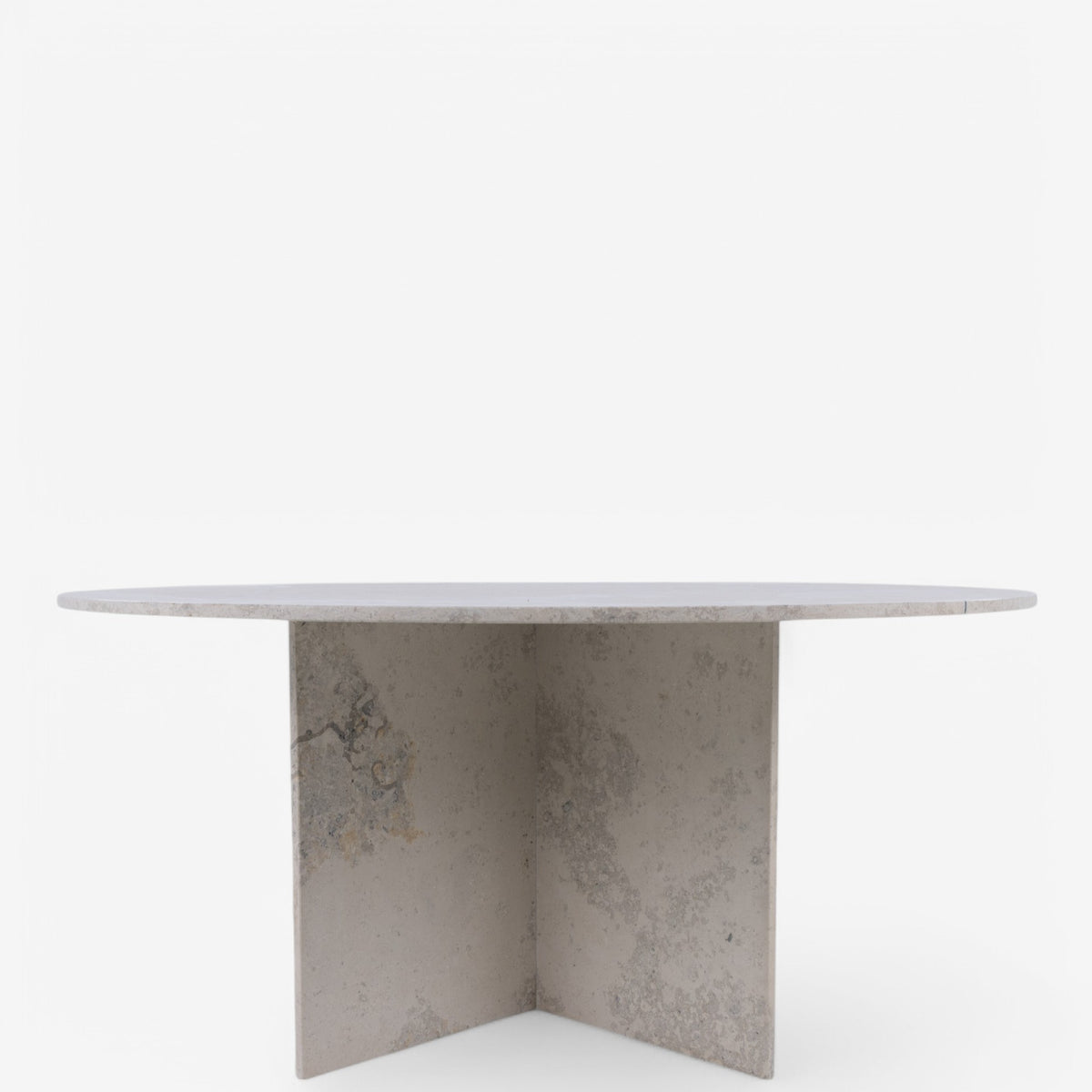 Round dining table in marble