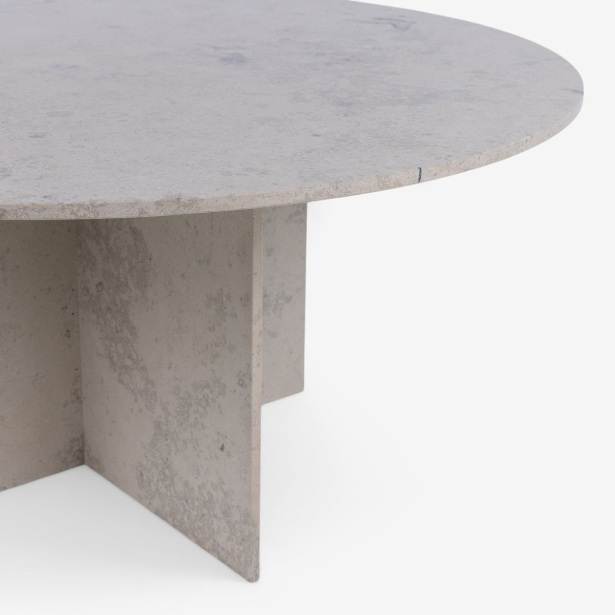 Round dining table in marble