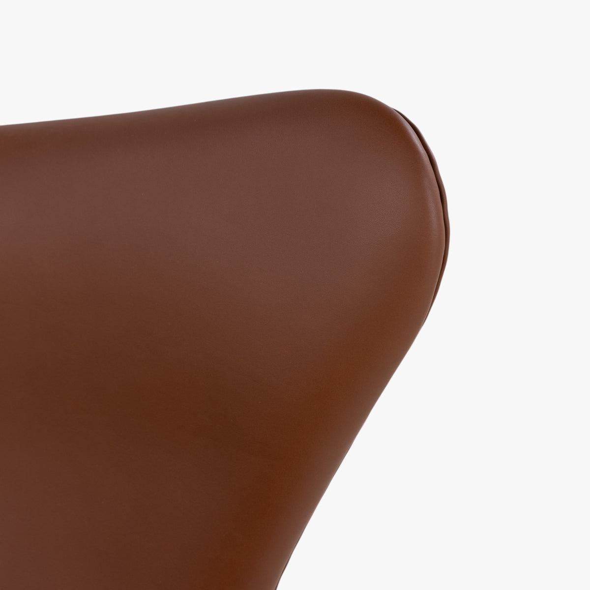 AJ 3316 - 'The Egg' w. stool in aniline leather