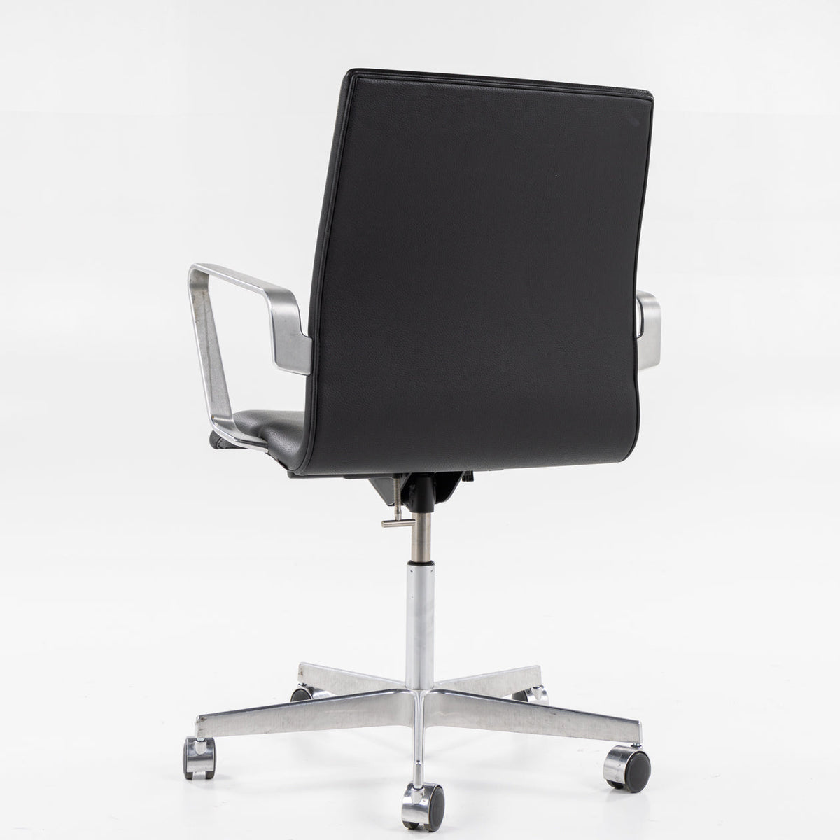 AJ 3291- 'Oxford' office chair in black leather