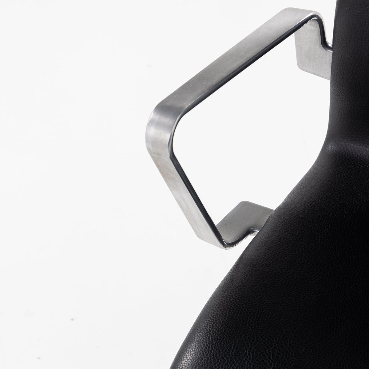 AJ 3291- 'Oxford' office chair in black leather