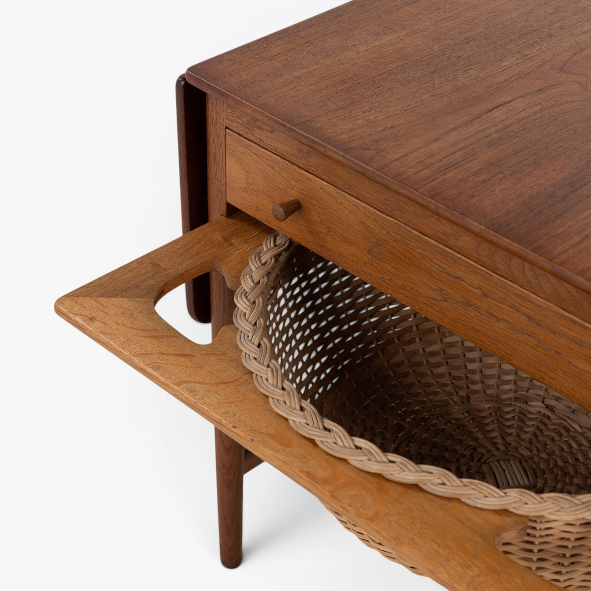 AT 33 - Sybord i teak
