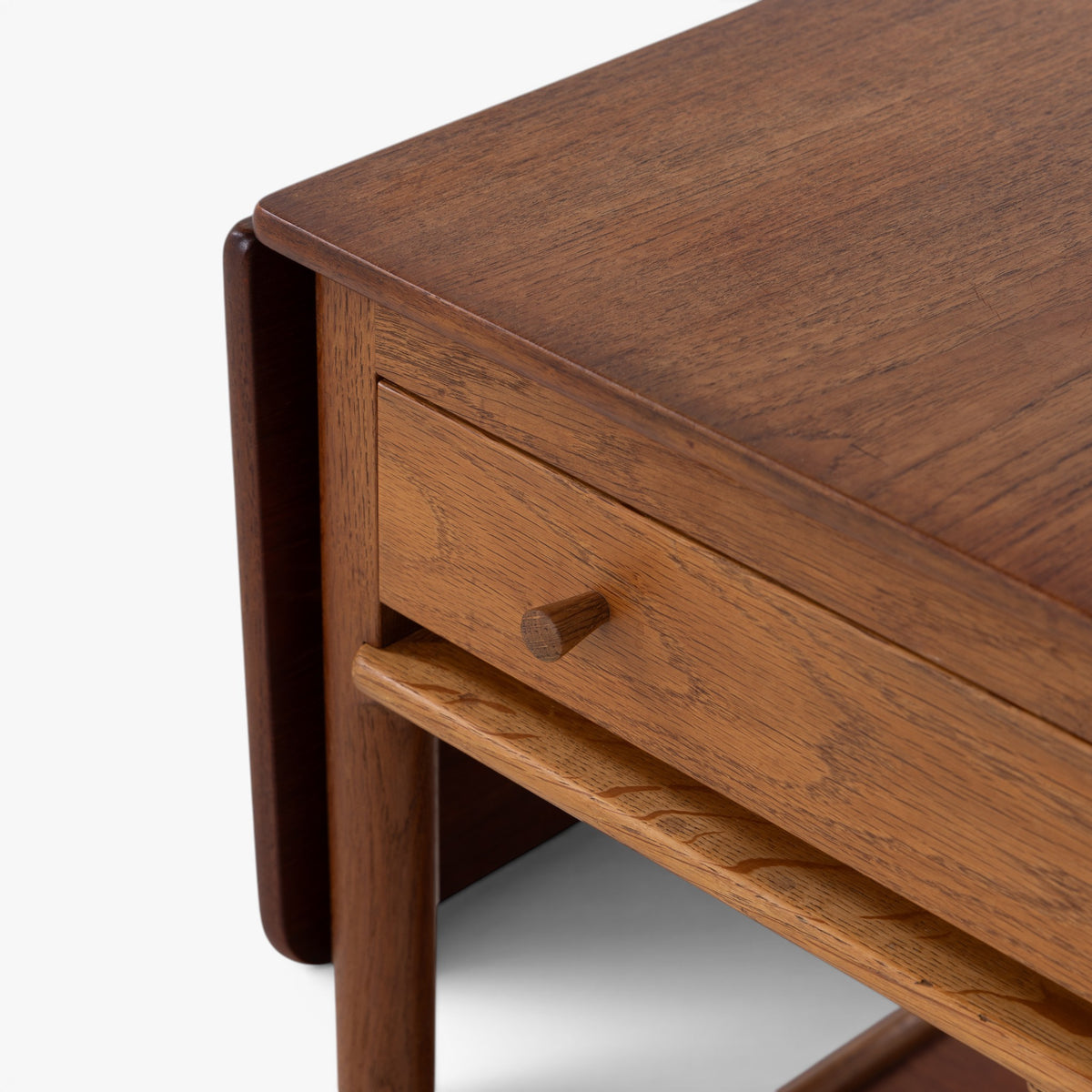AT 33 - Sybord i teak