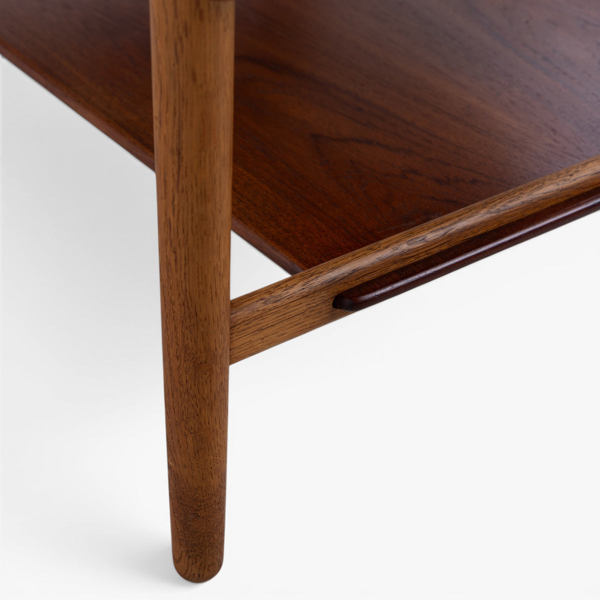 AT 33 - Sybord i teak