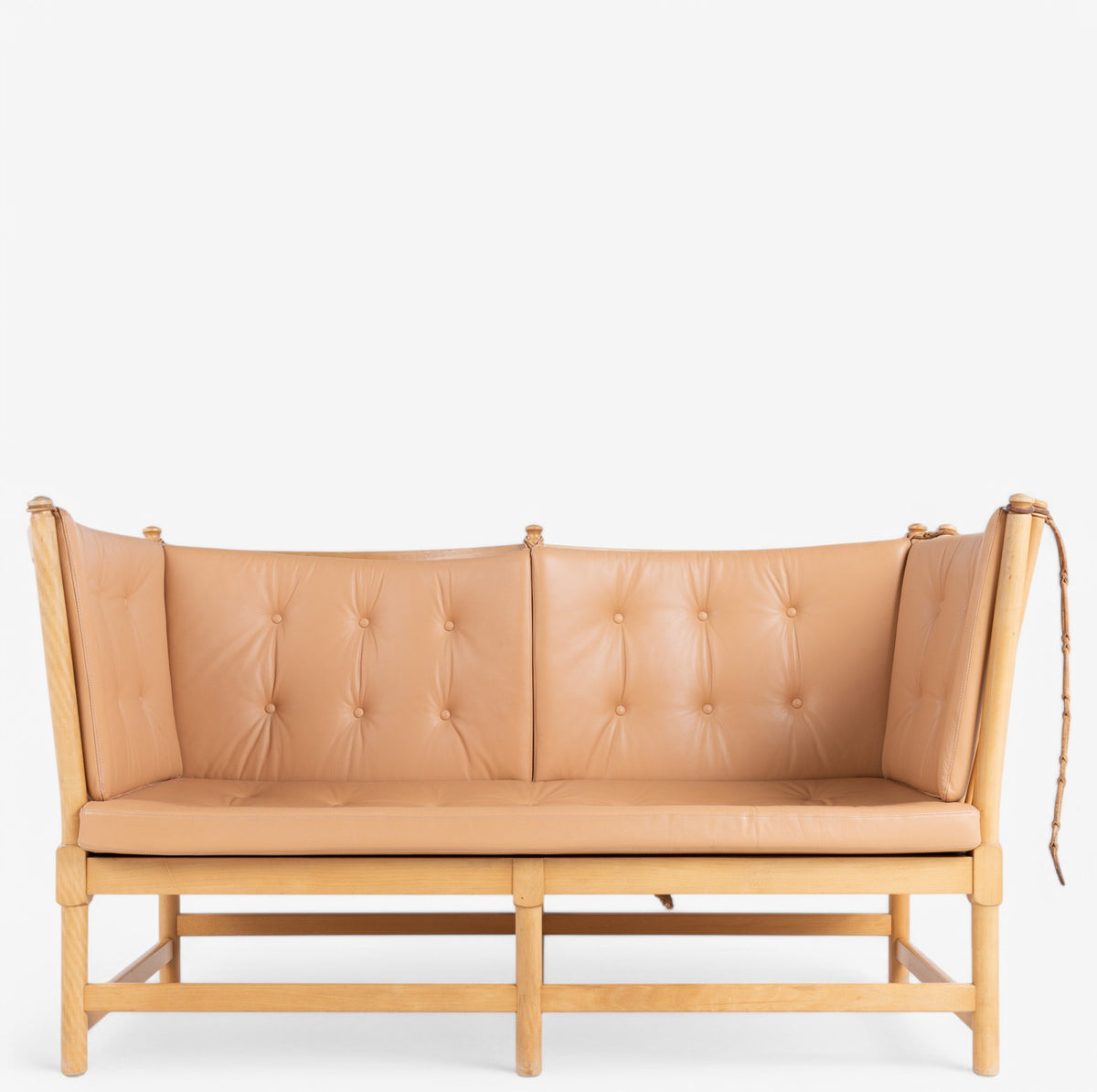BM 1789 - Spoke-back sofa in original leather