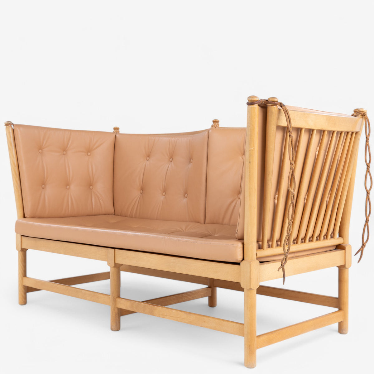 BM 1789 - Spoke-back sofa in original leather