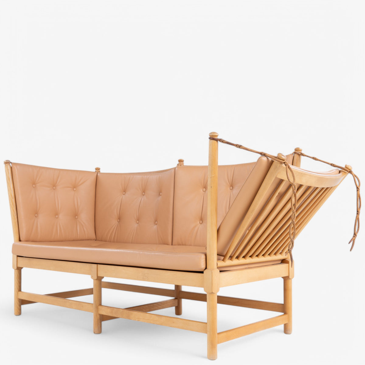 BM 1789 - Spoke-back sofa in original leather