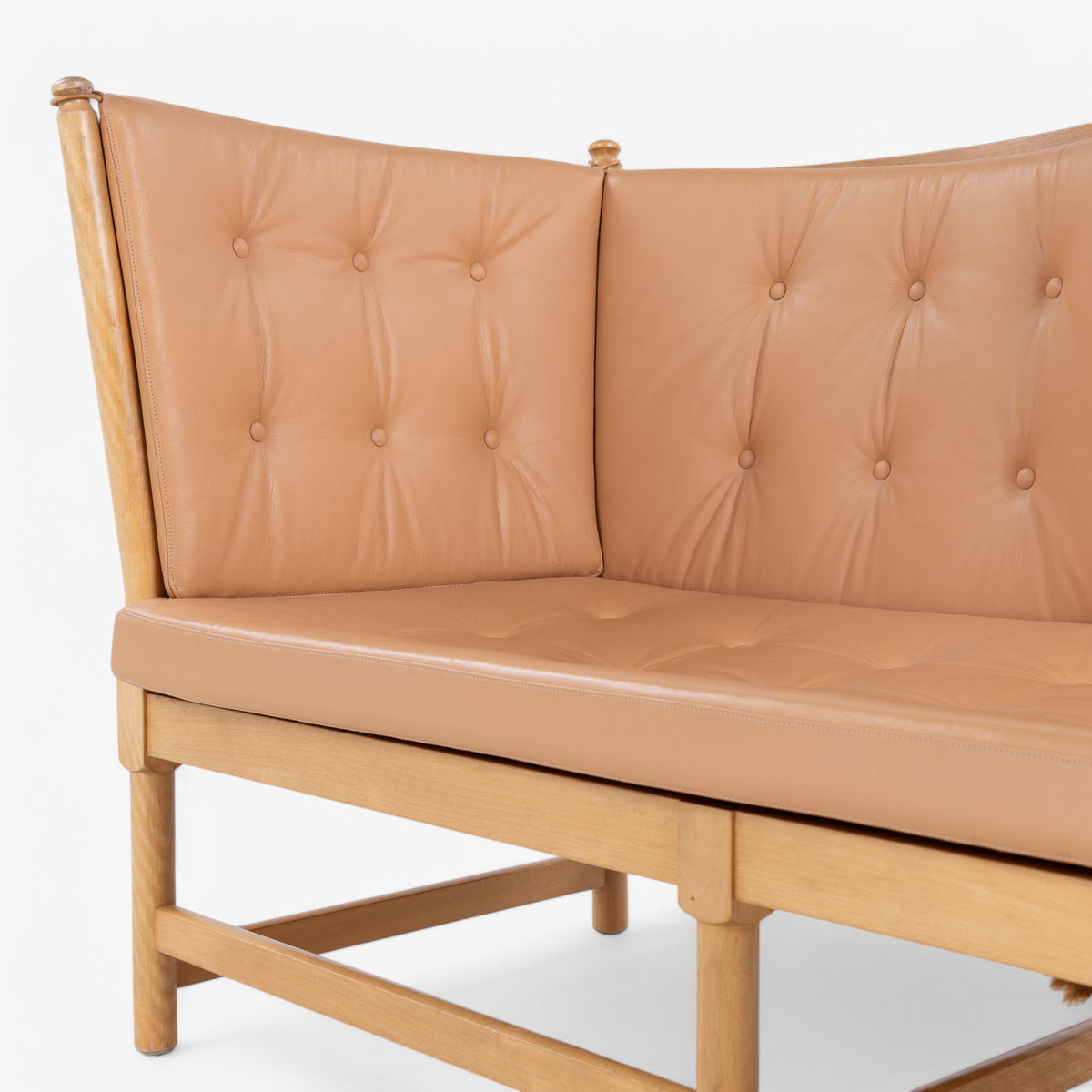BM 1789 - Spoke-back sofa in original leather