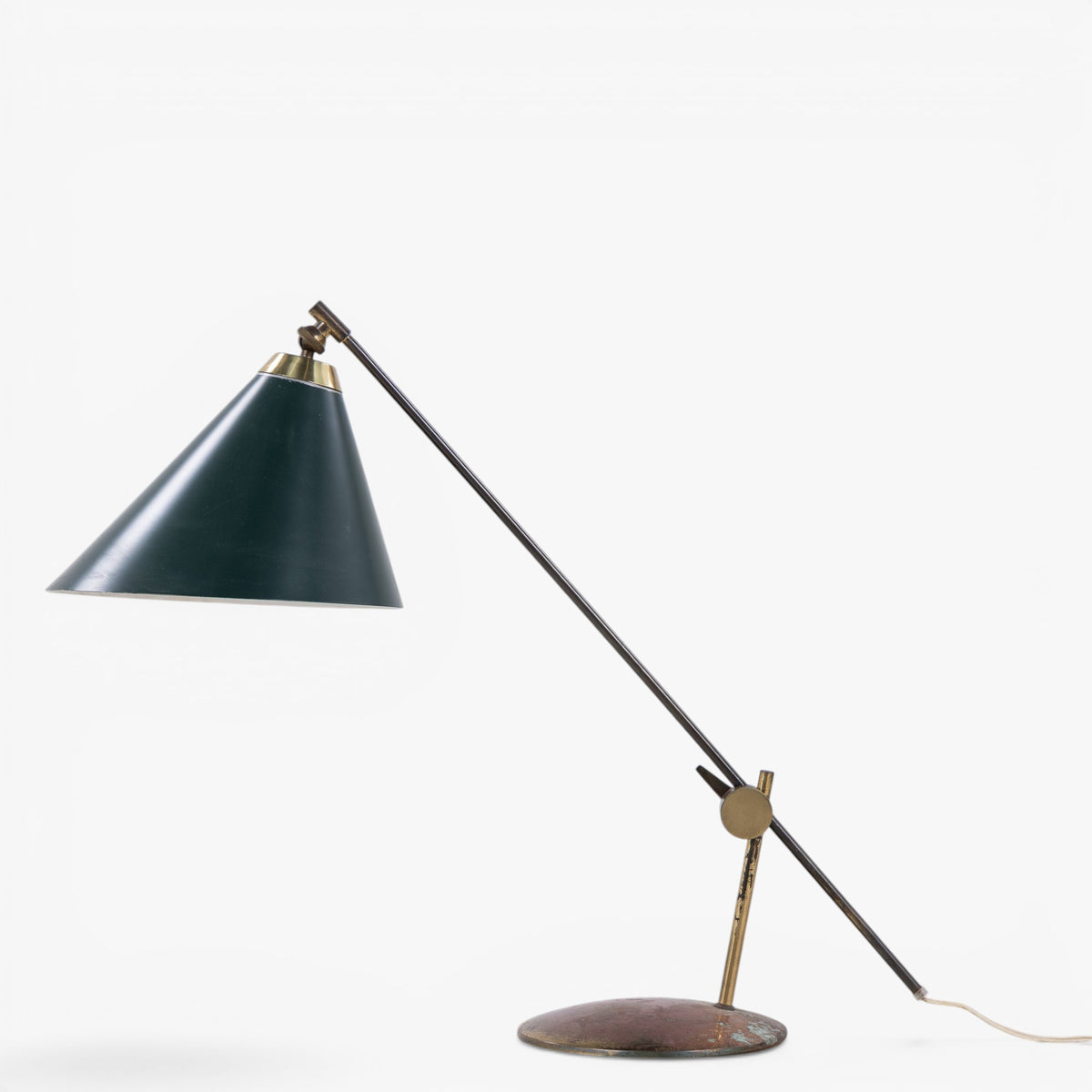 Table lamp in brass