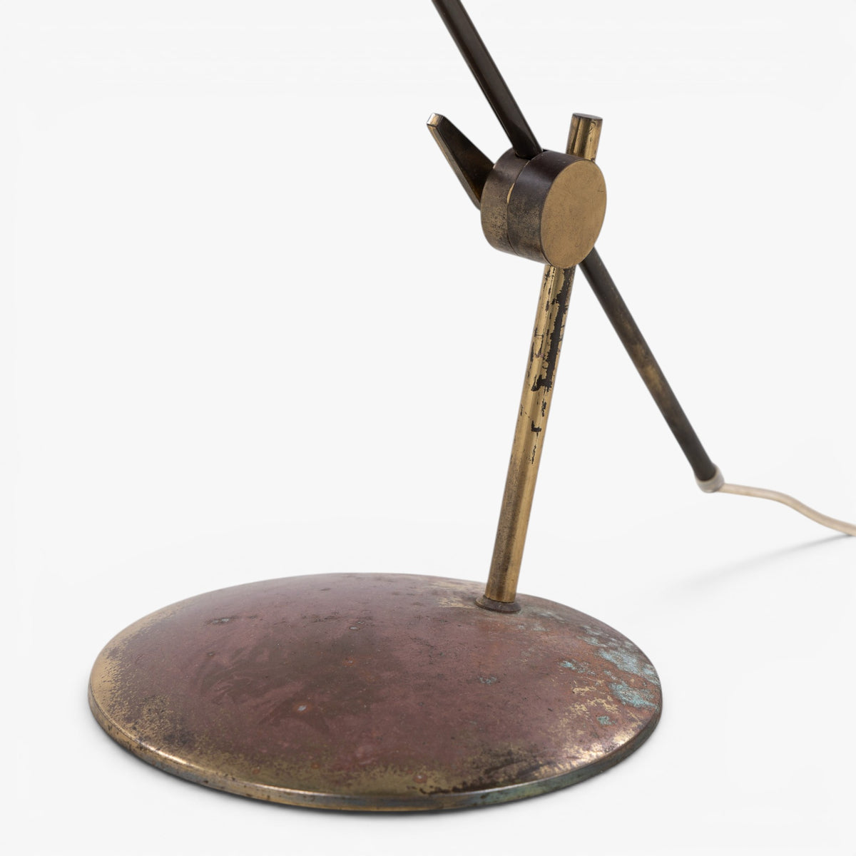Table lamp in brass