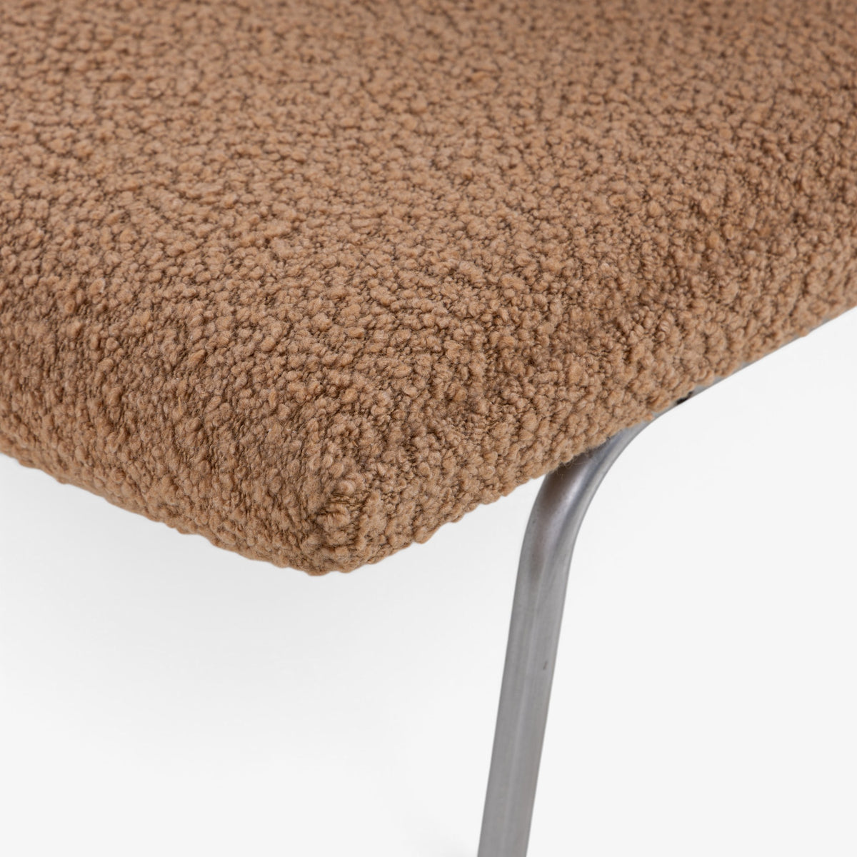 AP 39 - Easy chair in textile