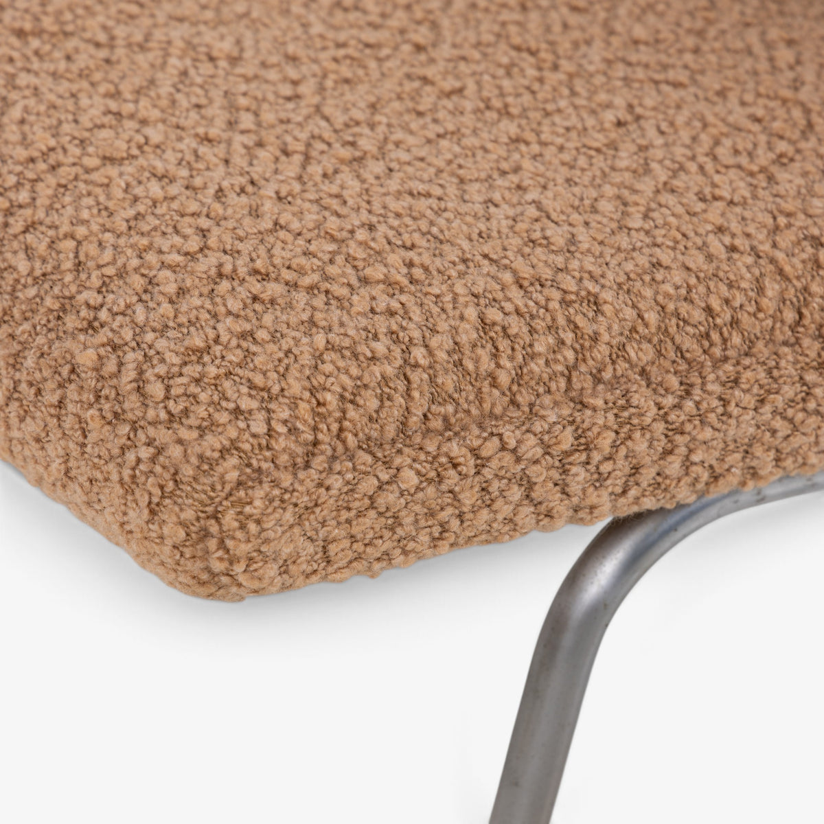 AP 39 - Easy chair in textile
