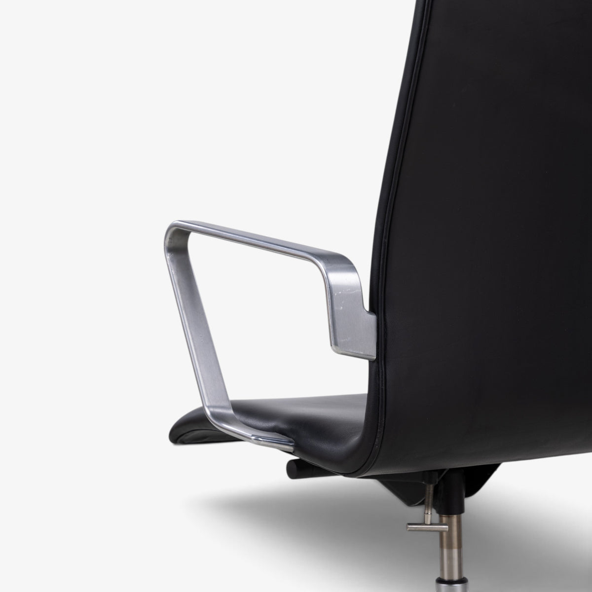 AJ 3292 - Office chair in leather