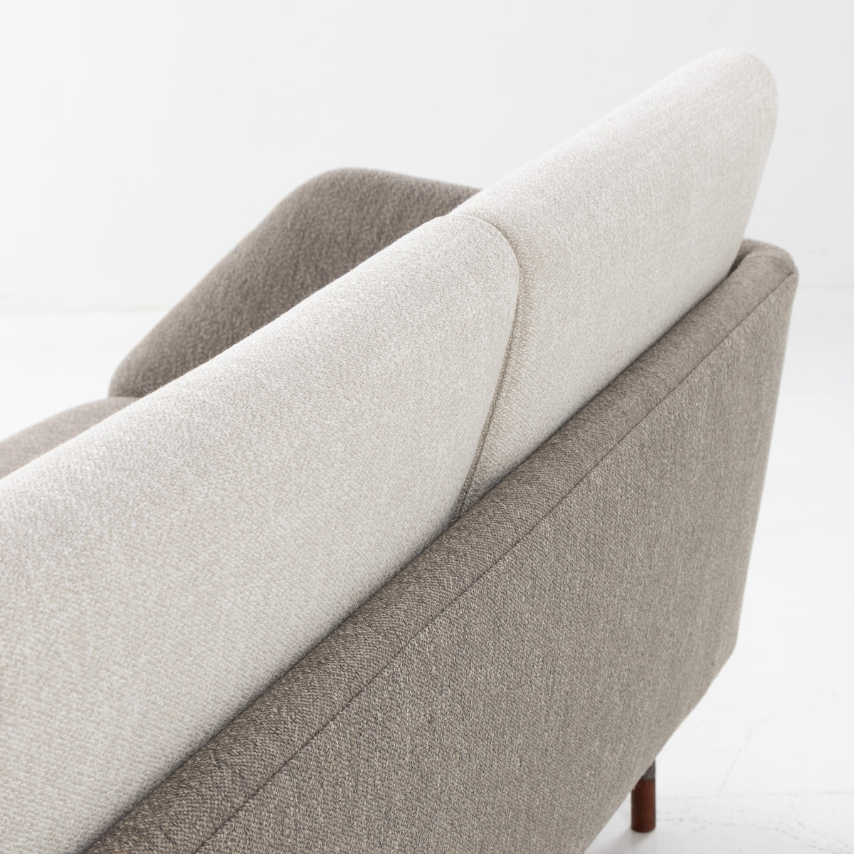 BO 77 - 3-seater sofa in grey textile