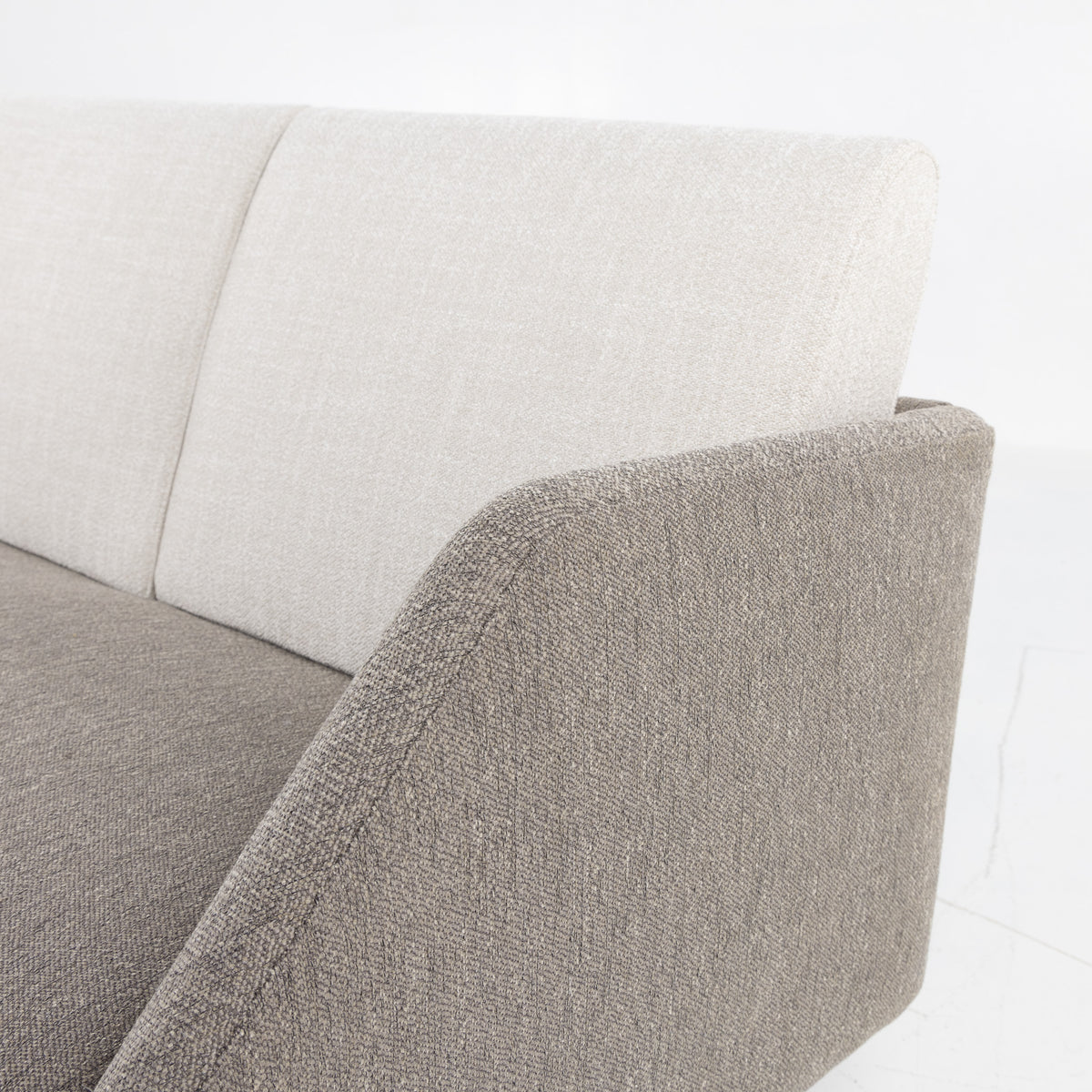 BO 77 - 3-seater sofa in grey textile
