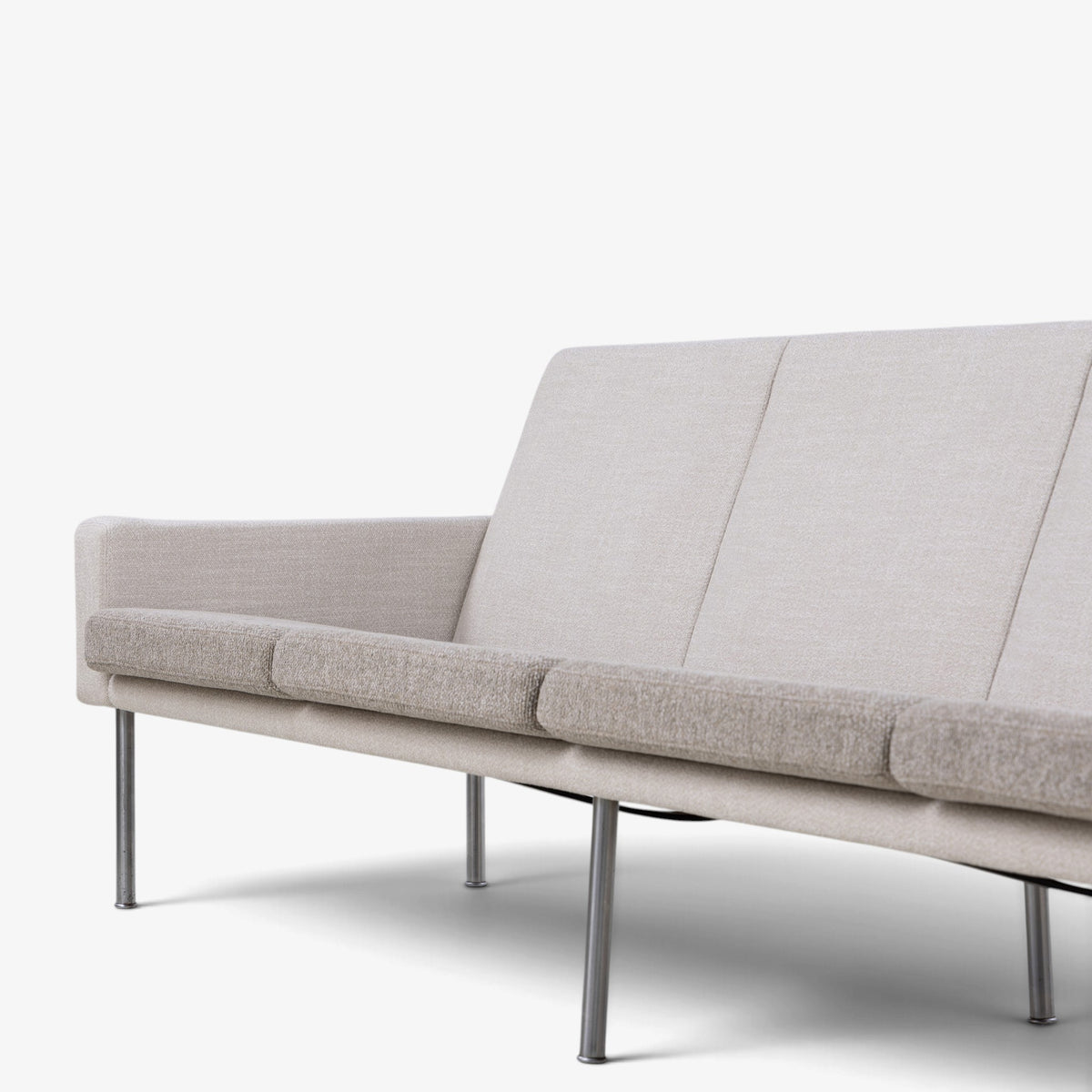 AP 34 / 4-person sofa with round steel legs (cover)