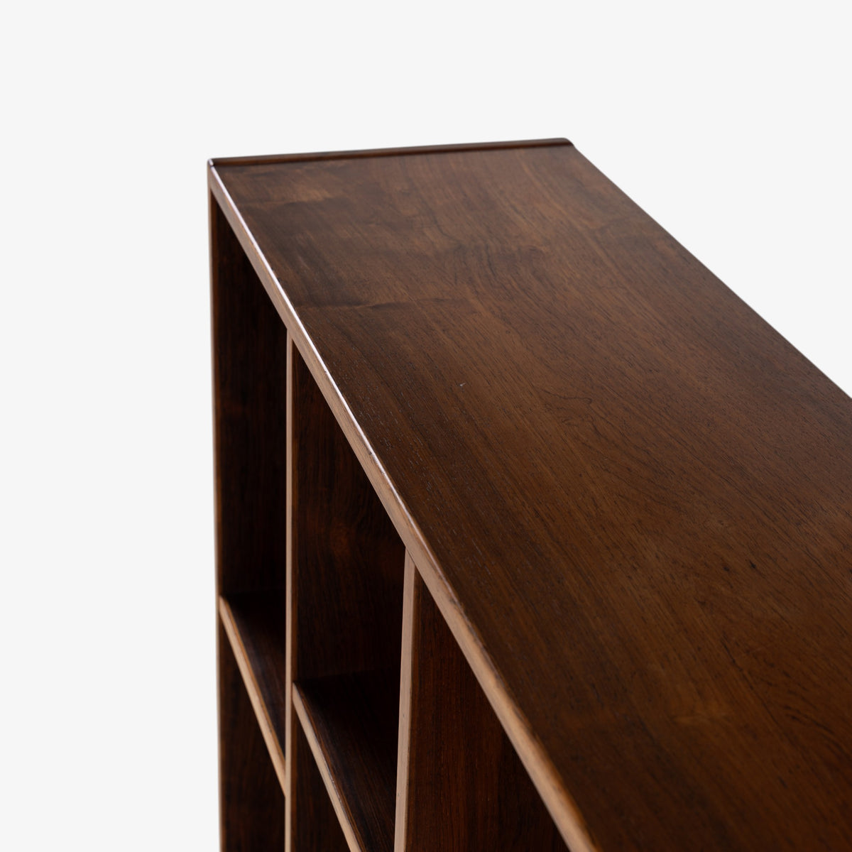 Freestanding shelving unit in rosewood