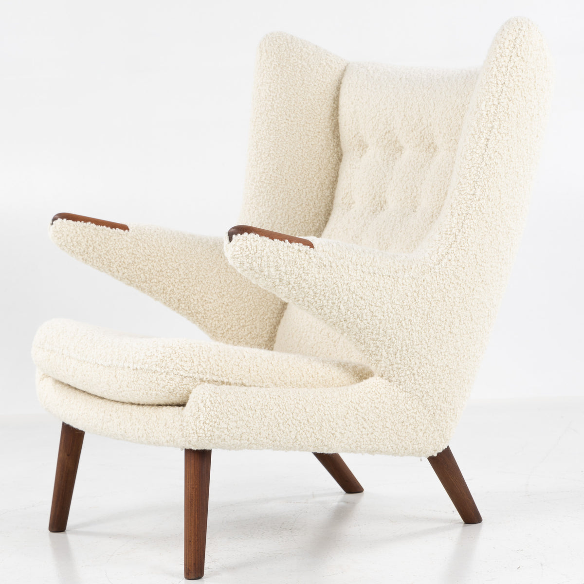 AP 19 - Papa Bear Chair in light wool