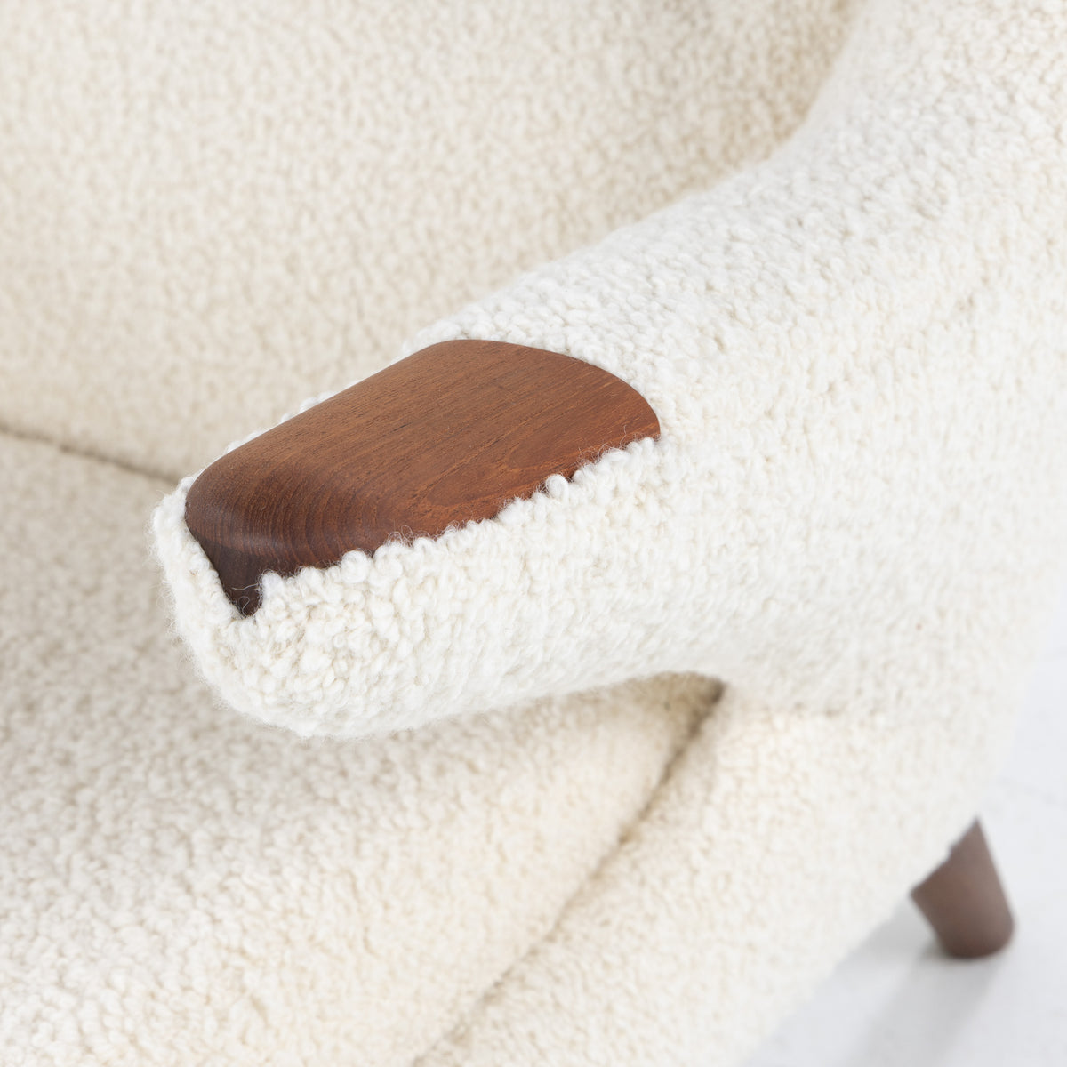 AP 19 - Papa Bear Chair in light wool