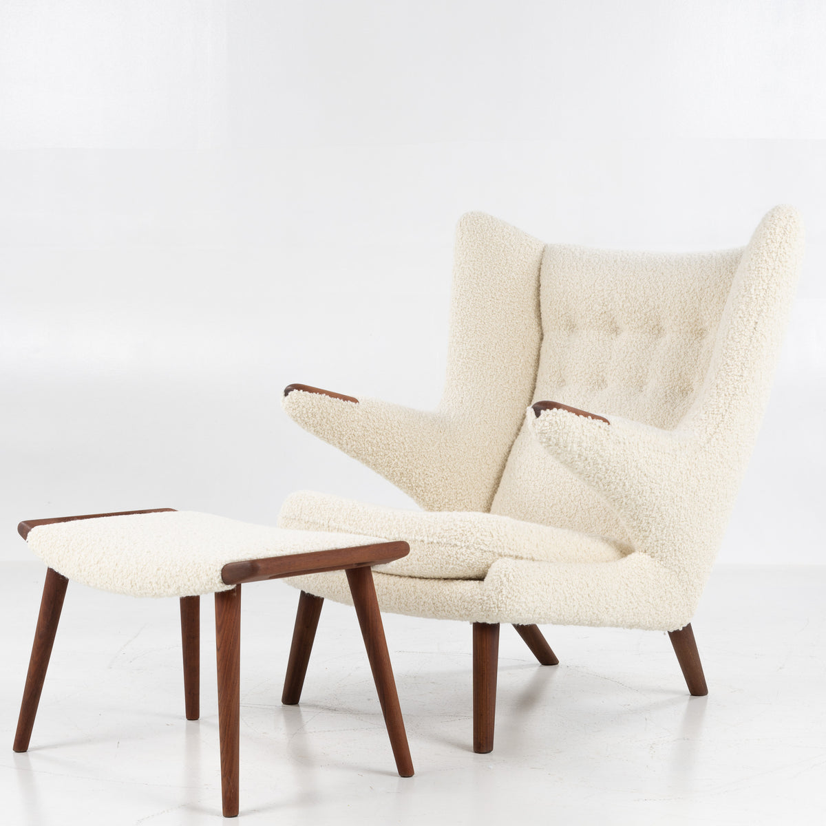 AP 19 - Papa Bear Chair in light wool