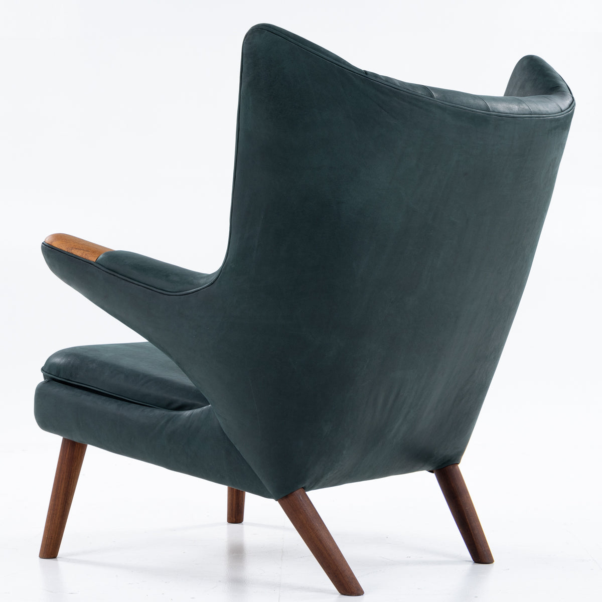AP 19 - Papa Bear Chair in green leather