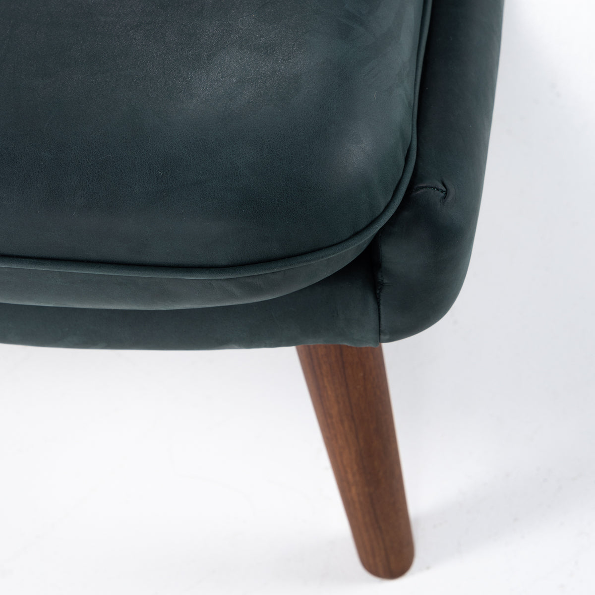 AP 19 - Papa Bear Chair in green leather